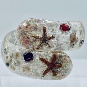 Vintage Lucite Glitter & Confetti Starfish and Seashells Clamper Bracelet